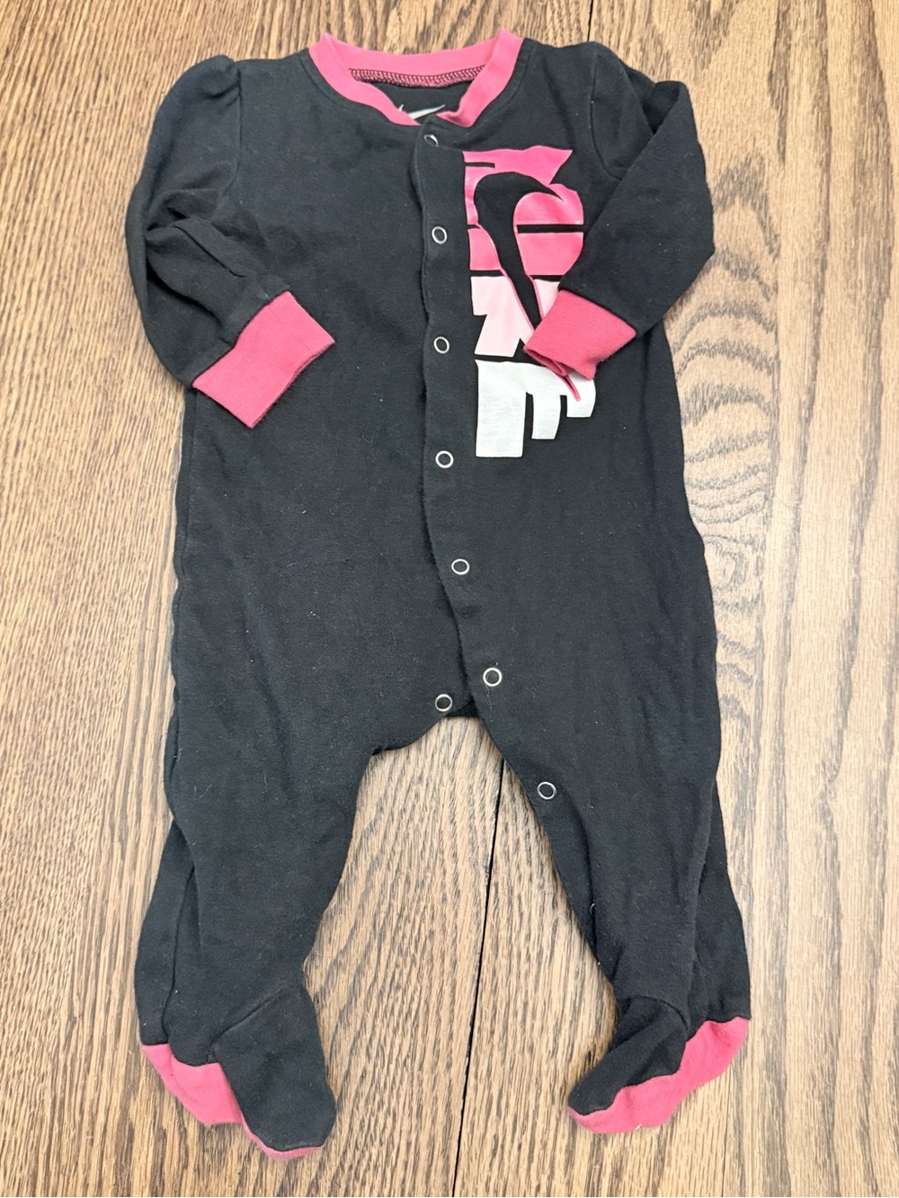 Nike Baby Girls Black Pink Logo Footed Pajamas Onesie Sz 6m  TT